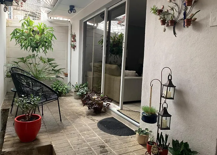 Room Near Airport/ Cerca Del Aeropuerto