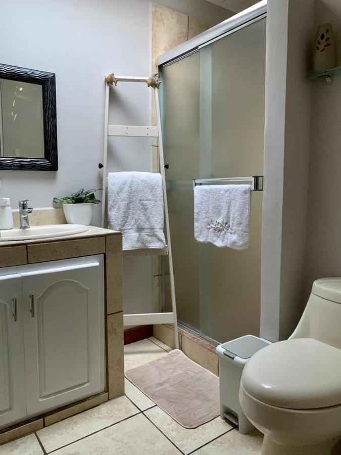 Near Airport/ Cerca Del Aeropuerto Homestay